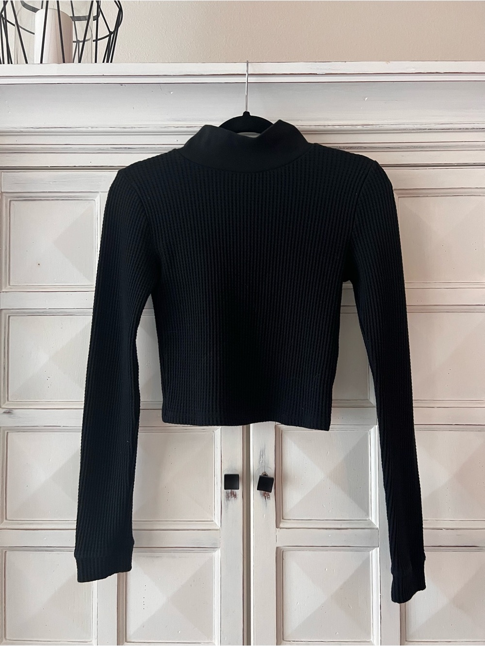 Aerie black thermal mock neck long sleeve cropped shirt